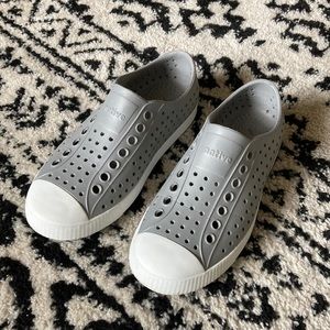 Native shoes / Womens size 6- Mens size 4